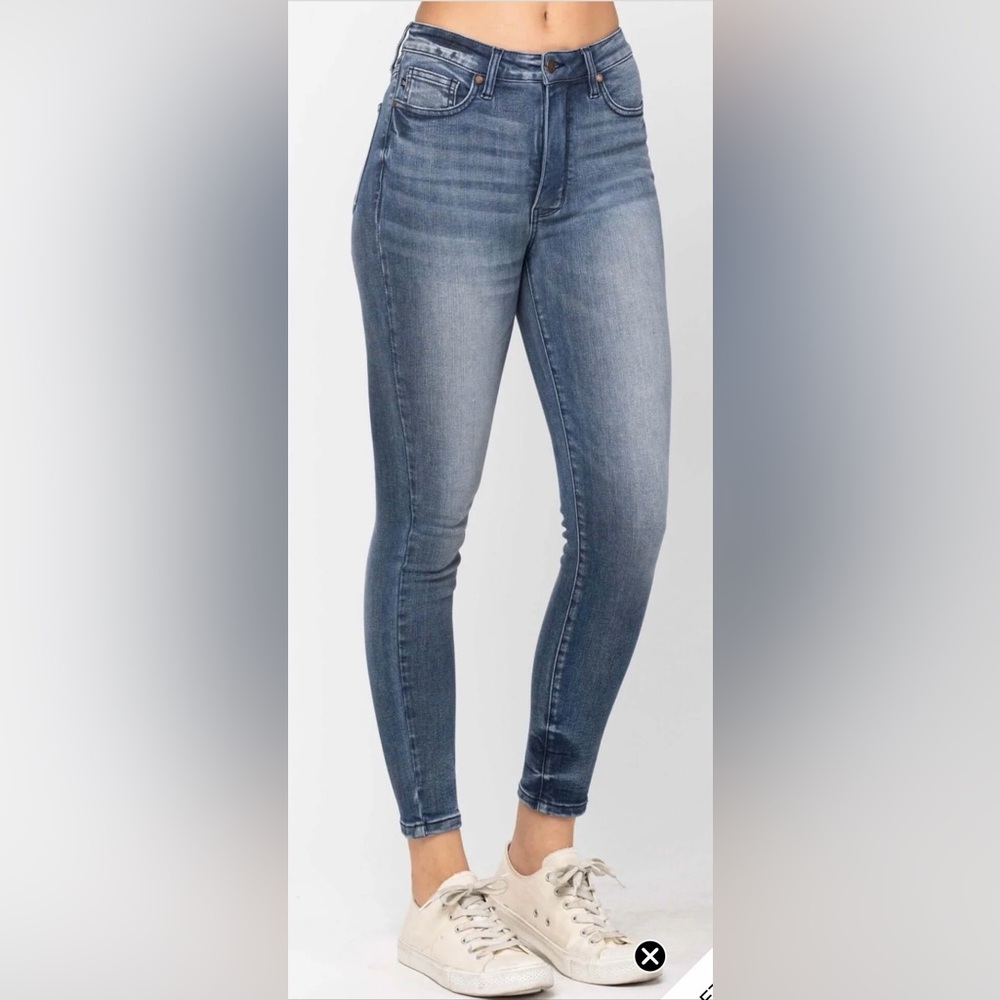 Judy Blue Keepin' Secrets Tummy Control Top Skinny Jeans - Picture 4 of 16